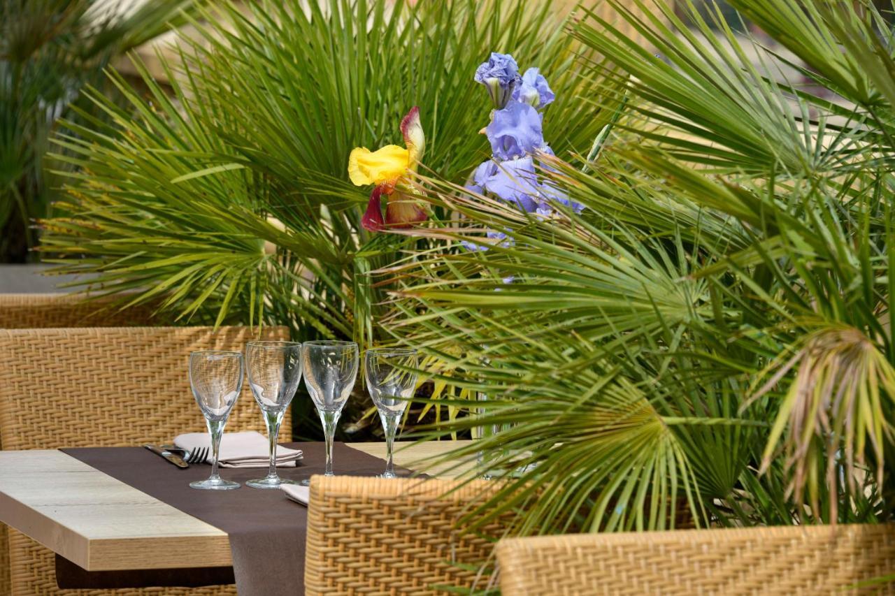 Logis Hotel & Restaurant Le Pardaillan Gondrin Exterior photo